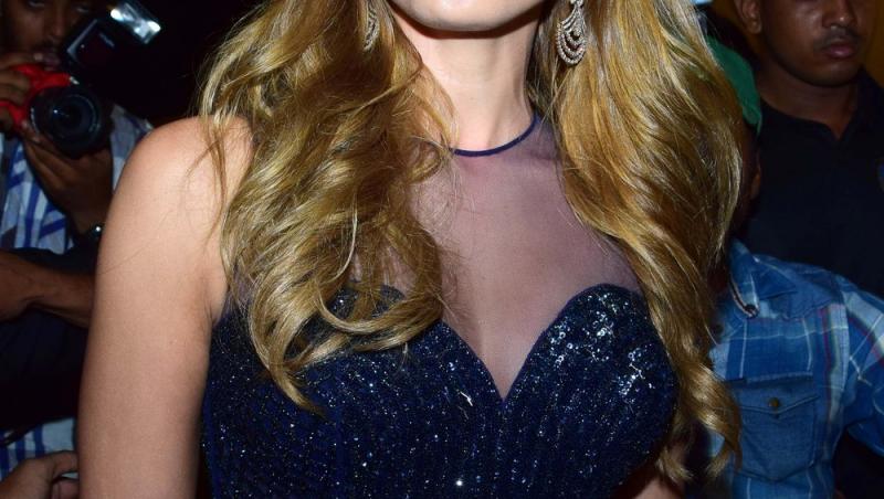 Iulia Vântur, surprinsă din nou alături de Salman Khan în timpul unui ritual sacru