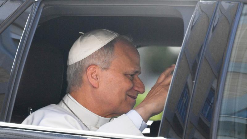 Papa Leon al XIV-lea a fost operat! Ce se știe despre starea de sănătate a Suveranului Pontif după intervenția chirurgicală