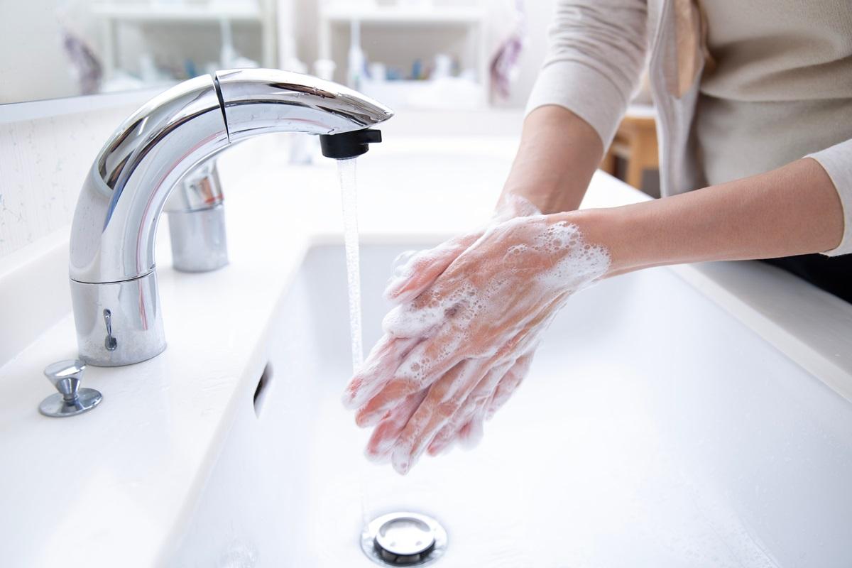 C&acirc;t timp trebuie să te speli pe m&acirc;ini pentru a &icirc;ndepărta eficient microbii? Greșelile pe care mulți le fac fără să &icirc;și dea seama