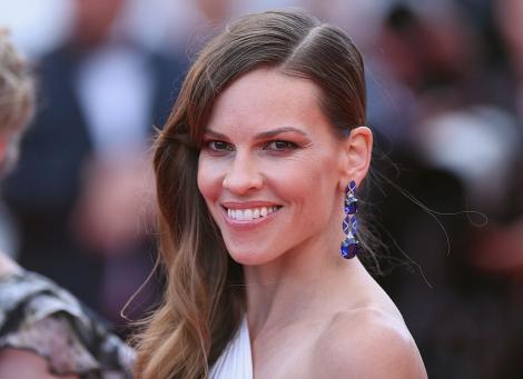 Hilary Swank, &icirc;nsărcinată cu al treilea copil la 52 de ani! Anunțul surprinzător făcut de celebra actriță