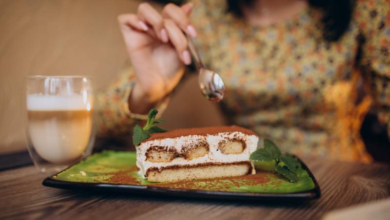 Cum faci tiramisu de dietă, fără zahăr și fără mascarpone. Ingredientul care îl face la fel de cremos ca originalul