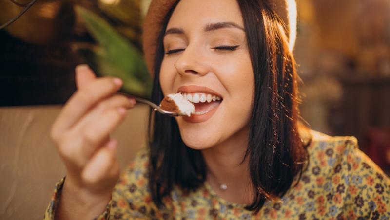 Cum faci tiramisu de dietă, fără zahăr și fără mascarpone. Ingredientul care îl face la fel de cremos ca originalul