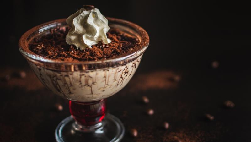 Cum faci tiramisu de dietă, fără zahăr și fără mascarpone. Ingredientul care îl face la fel de cremos ca originalul