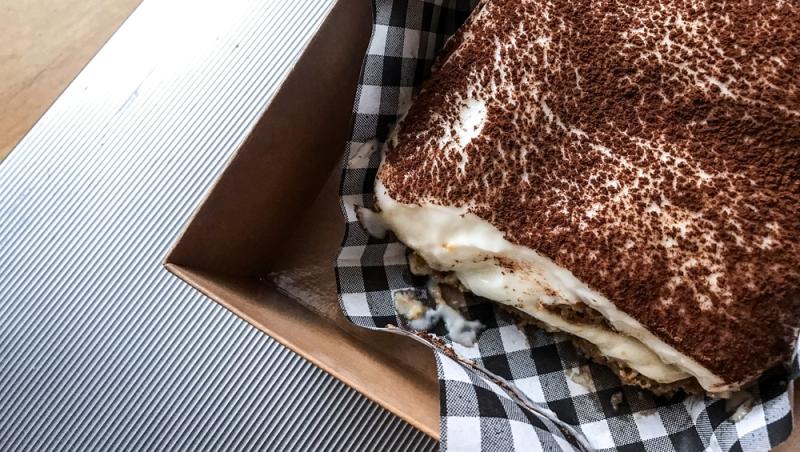 Cum faci tiramisu de dietă, fără zahăr și fără mascarpone. Ingredientul care îl face la fel de cremos ca originalul