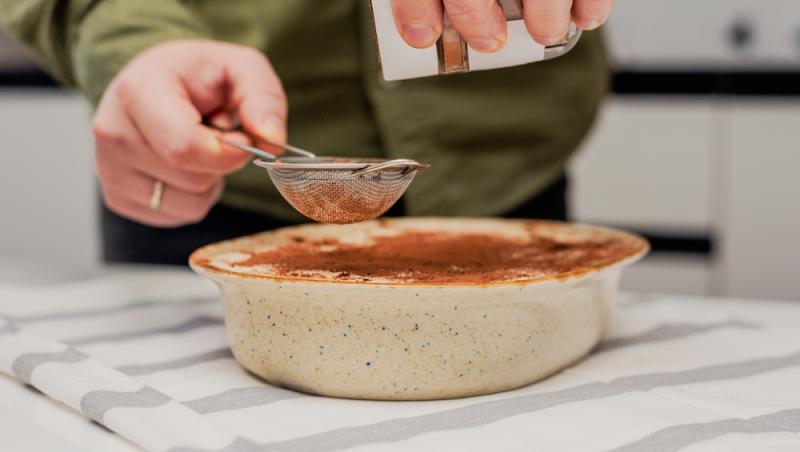 Cum faci tiramisu de dietă, fără zahăr și fără mascarpone. Ingredientul care îl face la fel de cremos ca originalul