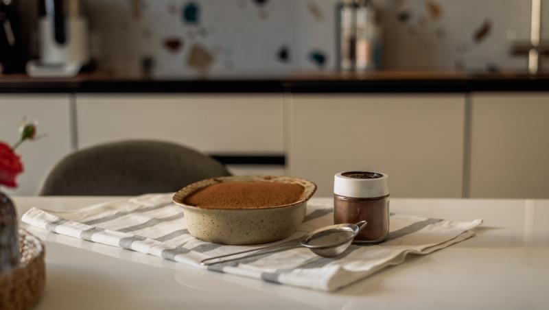 Cum faci tiramisu de dietă, fără zahăr și fără mascarpone. Ingredientul care îl face la fel de cremos ca originalul