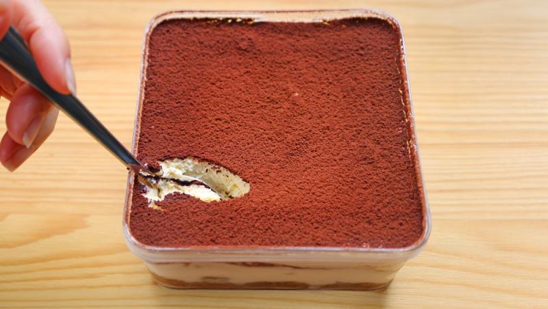 Cum faci tiramisu de dietă, fără zahăr și fără mascarpone. Ingredientul care îl face la fel de cremos ca originalul
