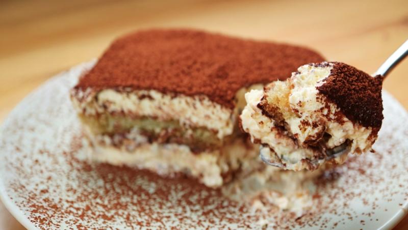 Cum faci tiramisu de dietă, fără zahăr și fără mascarpone. Ingredientul care îl face la fel de cremos ca originalul