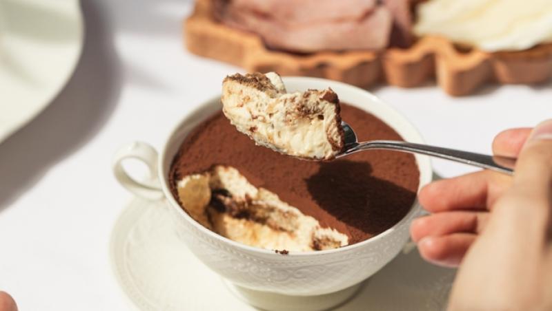 Cum faci tiramisu de dietă, fără zahăr și fără mascarpone. Ingredientul care îl face la fel de cremos ca originalul