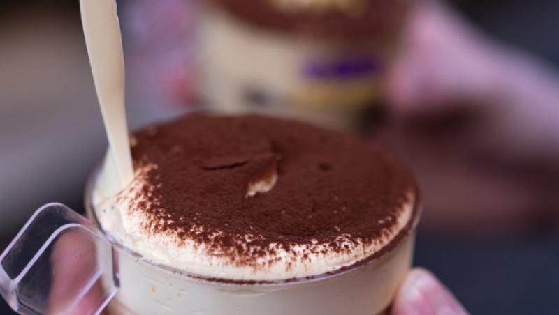 Cum faci tiramisu de dietă, fără zahăr și fără mascarpone. Ingredientul care îl face la fel de cremos ca originalul