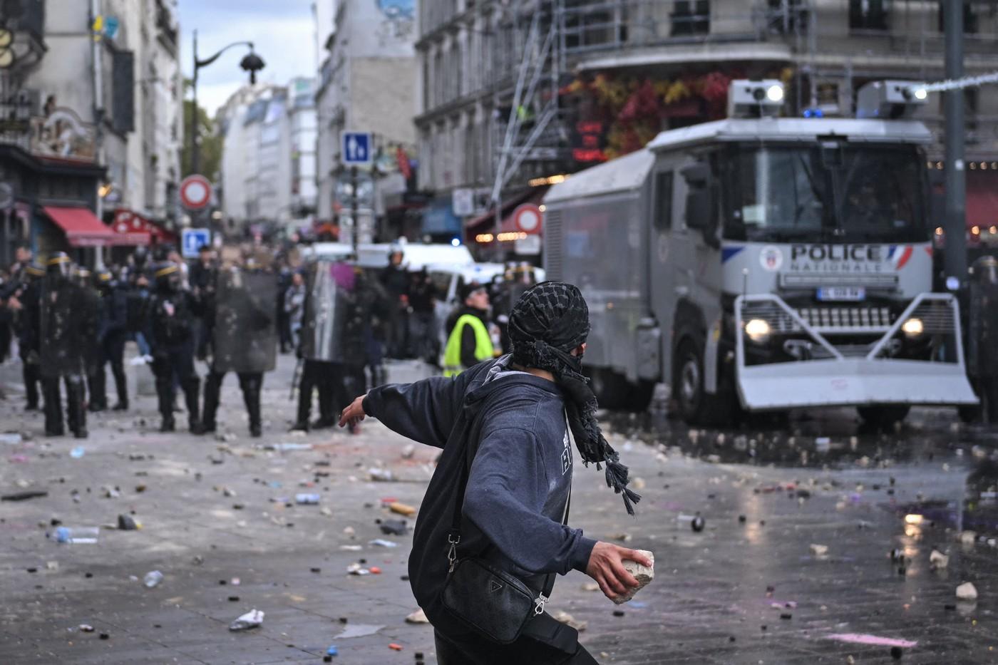 Europa stă pe un butoi cu pulbere? S&acirc;mbătă tensionată &icirc;n mai multe țări. Proteste violente și alerte militare