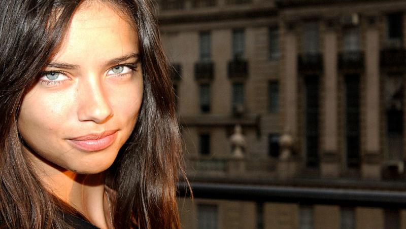 Cum arăta Adriana Lima la 15 ani, când făcea primii pași în modelling. Imaginile cu celebrul supermodel au atras toate privirile