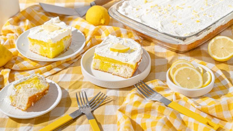 Prăjitura cu lămâie care se topește în gură. Cum prepari desertul cu cremă fină, blat pufos și aromă intensă de citrice