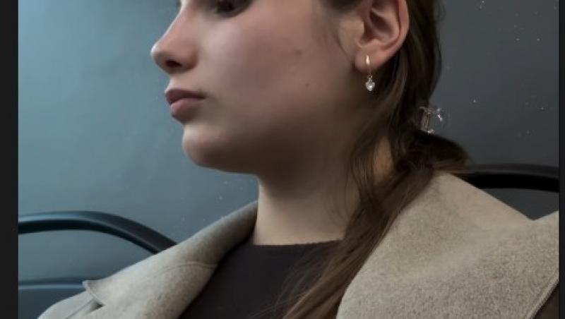 Influenceriță, în lacrimi după ce a fost amendată într-un mijloc de transport în comun din Capitală. Momentul a fost filmat |VIDEO