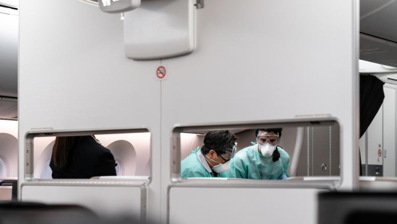 Alertă pe un aeroport din Germania, după ce mai mulți pasageri s-au îmbolnăvit în timpul zborului. Suspiciuni de norovirus