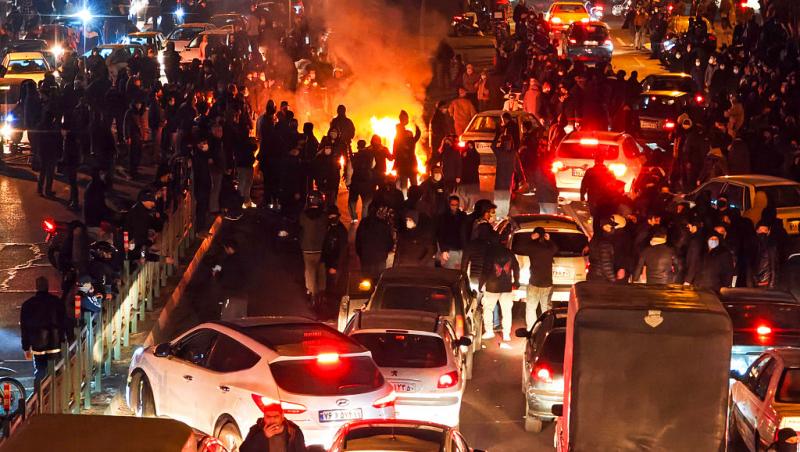 ULTIMĂ ORĂ! SUA își evacuează diplomații și militarii din Orientul Mijlociu. Trump ar pregăti atacuri asupra Iranului