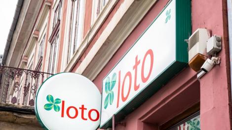 S-a c&acirc;știgat marele premiu la Loto 6/49! Un rom&acirc;n a dat lovitura cu un bilet de doar 24,50 lei. C&acirc;te milioane a c&acirc;știgat