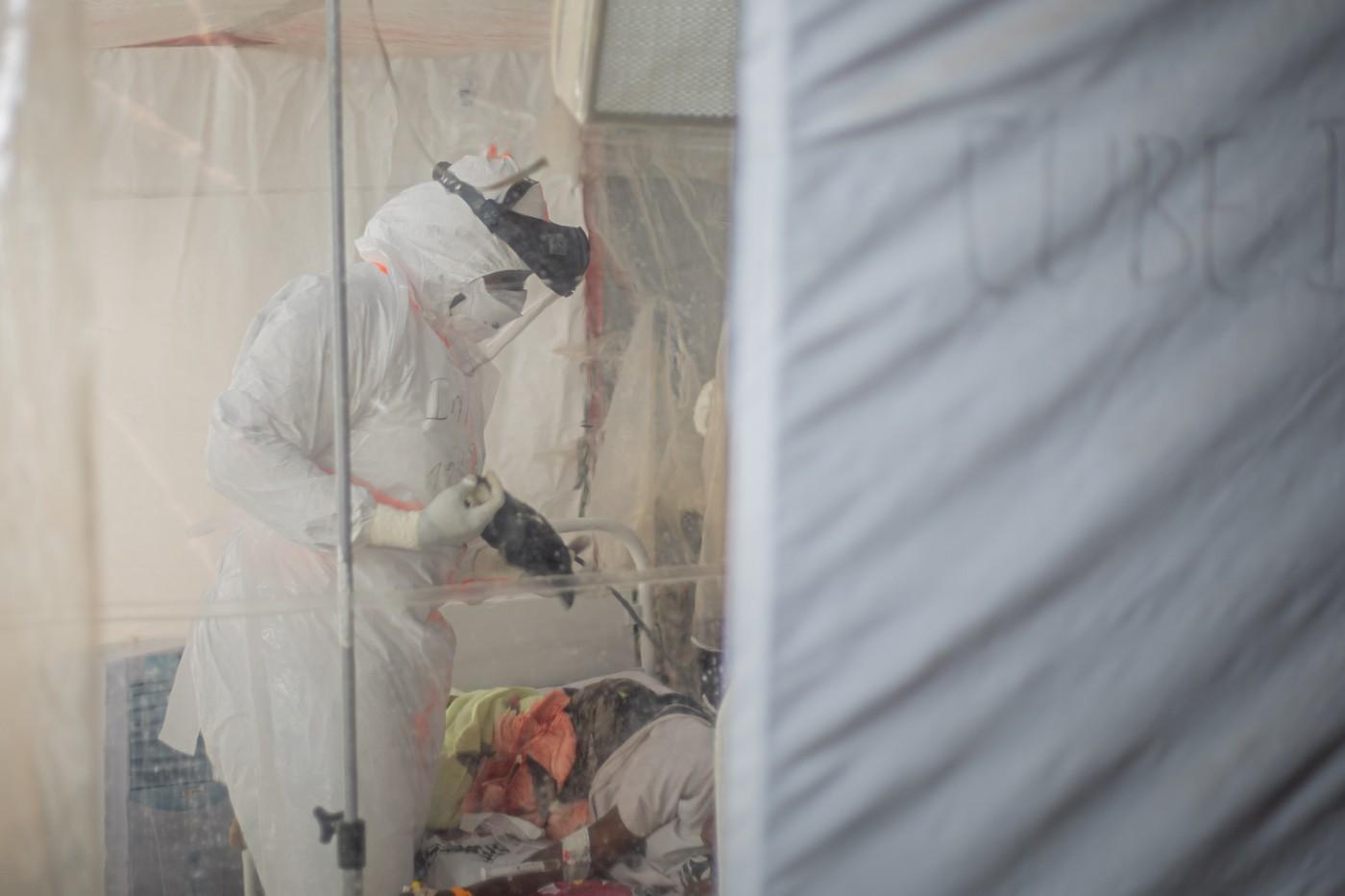 OMS trage un semnal de alarmă: focarul de Ebola se extinde &icirc;n trei țări africane. Situația devine tot mai complicată