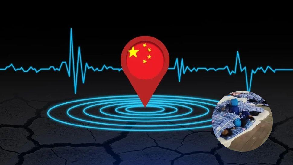 colaj cutremur cu pin cu steagul chinei și copii care dorm afară în saci de dormit