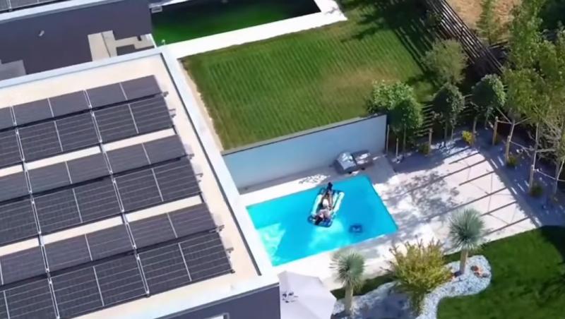 Cum arată casa spectaculoasă a Marisei Paloma. Influencerița are piscină, o curte ca-n filme și un design modern | FOTO