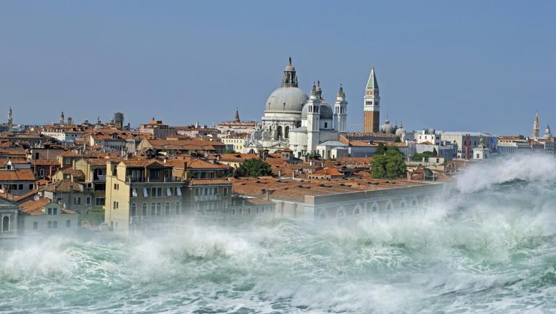 Tsunami care lovește Veneția, imagine montaj