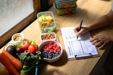 5 combinații de alimente care ajută organismul să absoarbă mai bine vitaminele și mineralele. Ce recomandă un nutriționist