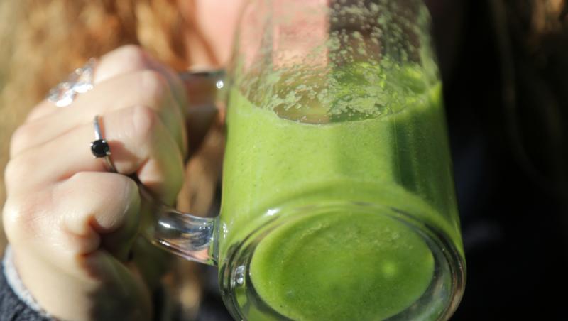 5 combinații de alimente care ajută organismul să absoarbă mai bine vitaminele și mineralele. Ce recomandă un nutriționist