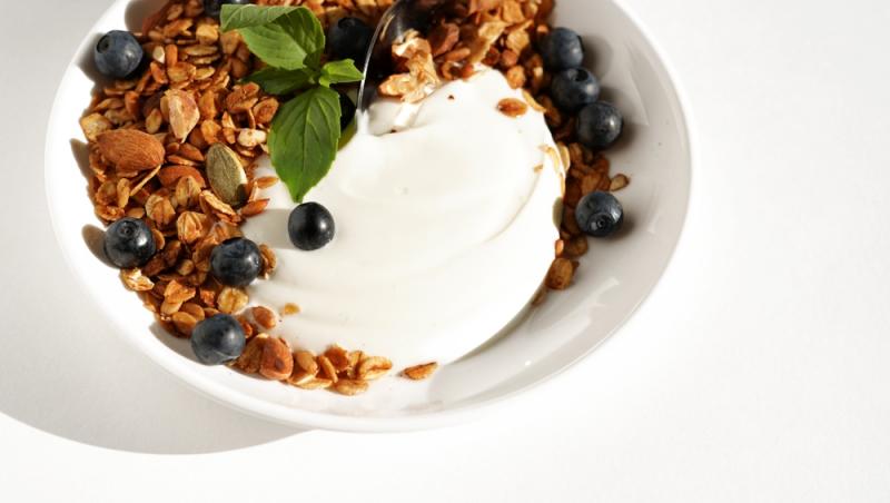 5 combinații de alimente care ajută organismul să absoarbă mai bine vitaminele și mineralele. Ce recomandă un nutriționist