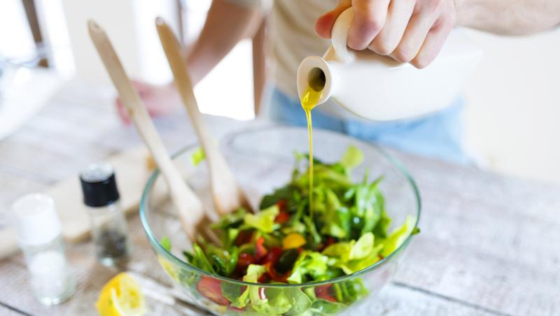 5 combinații de alimente care ajută organismul să absoarbă mai bine vitaminele și mineralele. Ce recomandă un nutriționist