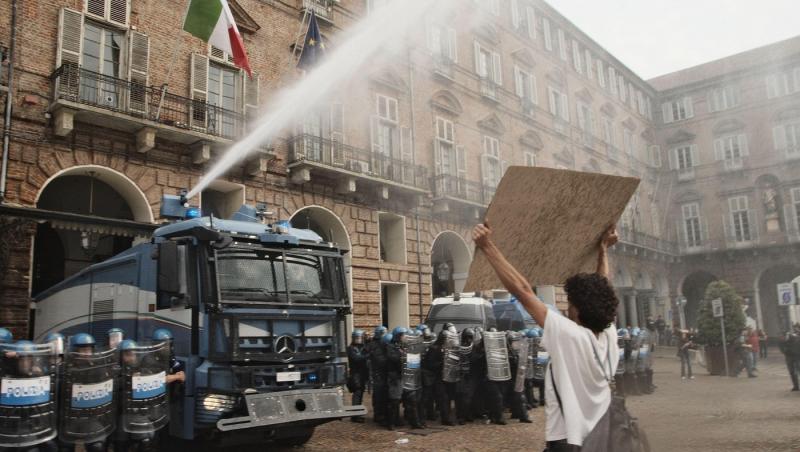 De ce nu trebuie să folosești apă după expunerea la spray paralizant. Ce recomandă specialiștii pentru calmarea arsurilor
