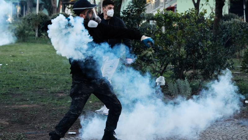 De ce nu trebuie să folosești apă după expunerea la spray paralizant. Ce recomandă specialiștii pentru calmarea arsurilor