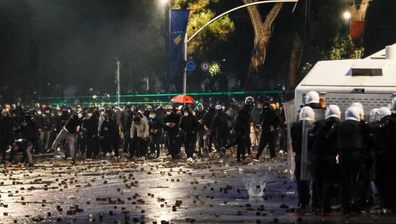 De ce nu trebuie să folosești apă după expunerea la spray paralizant. Ce recomandă specialiștii pentru calmarea arsurilor