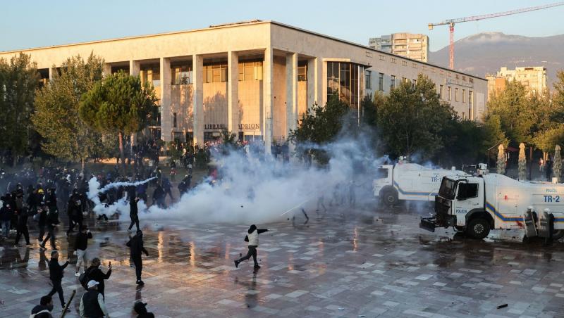 De ce nu trebuie să folosești apă după expunerea la spray paralizant. Ce recomandă specialiștii pentru calmarea arsurilor