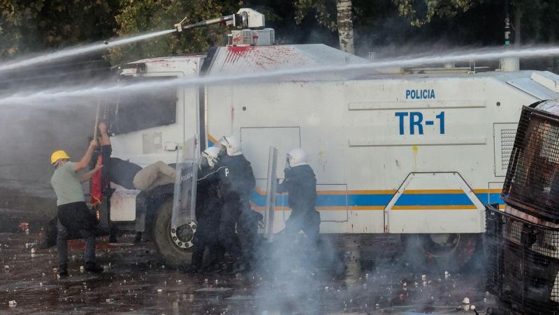 De ce nu trebuie să folosești apă după expunerea la spray paralizant. Ce recomandă specialiștii pentru calmarea arsurilor