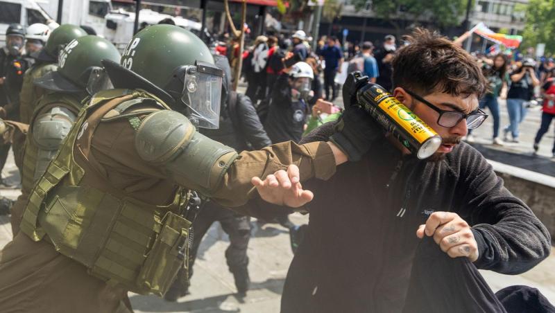 De ce nu trebuie să folosești apă după expunerea la spray paralizant. Ce recomandă specialiștii pentru calmarea arsurilor