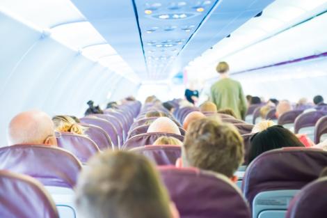 Ai bilet la Ryanair? Din 10 noiembrie 2026, trebuie să respecți o nouă regulă la aeroport. Ce se schimbă pentru bagajele de cală