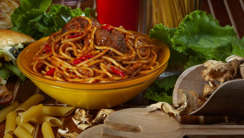 De ce lingura pentru spaghete are o gaură în mijloc. Funcția surprinzătoare pe care puțini o cunosc