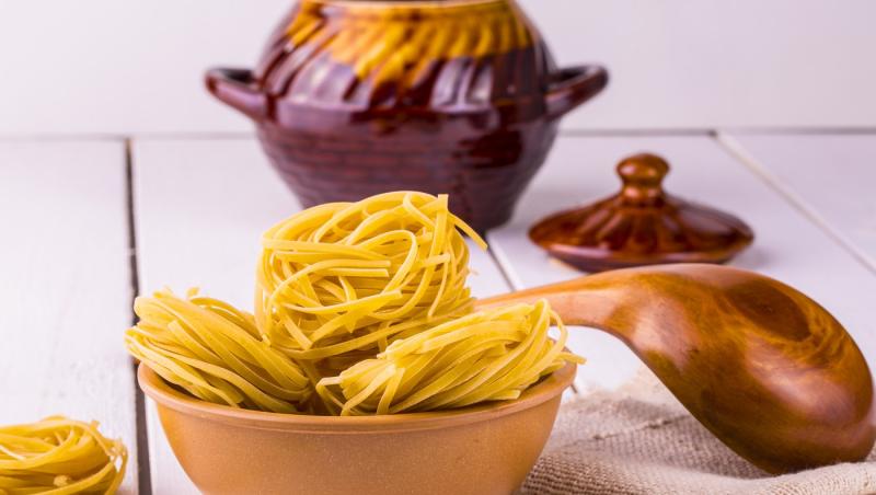 De ce lingura pentru spaghete are o gaură în mijloc. Funcția surprinzătoare pe care puțini o cunosc