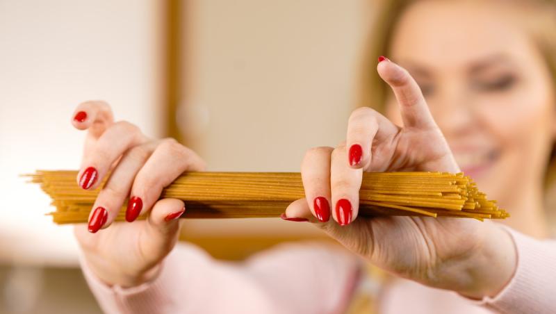 De ce lingura pentru spaghete are o gaură în mijloc. Funcția surprinzătoare pe care puțini o cunosc