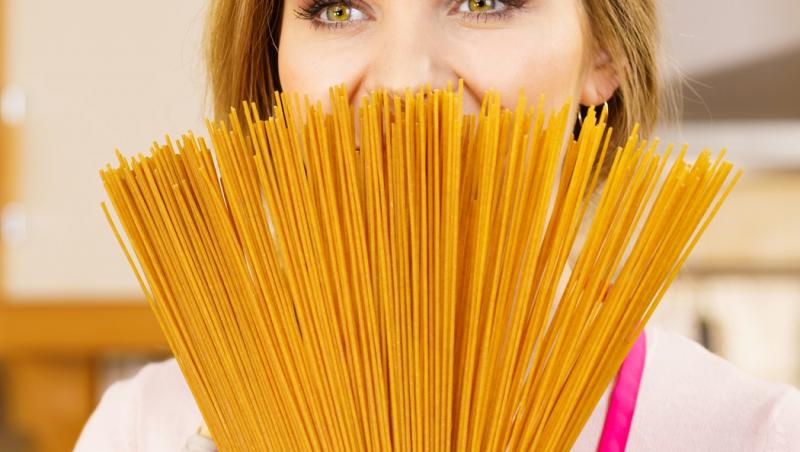 De ce lingura pentru spaghete are o gaură în mijloc. Funcția surprinzătoare pe care puțini o cunosc