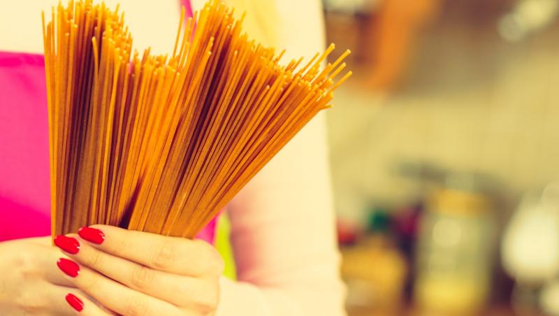 De ce lingura pentru spaghete are o gaură în mijloc. Funcția surprinzătoare pe care puțini o cunosc