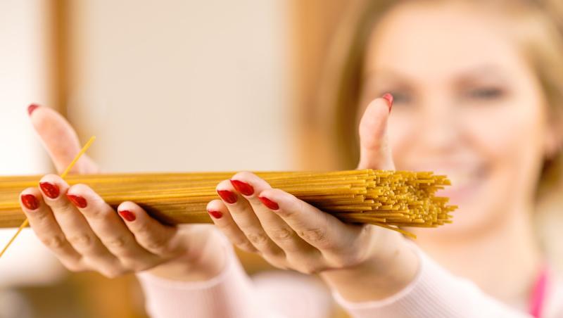 De ce lingura pentru spaghete are o gaură în mijloc. Funcția surprinzătoare pe care puțini o cunosc