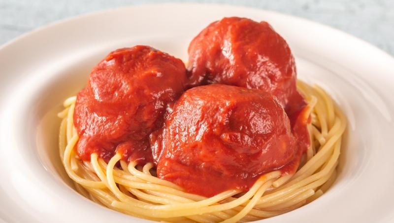 De ce lingura pentru spaghete are o gaură în mijloc. Funcția surprinzătoare pe care puțini o cunosc