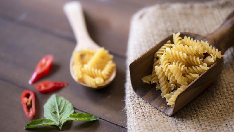 De ce lingura pentru spaghete are o gaură în mijloc. Funcția surprinzătoare pe care puțini o cunosc