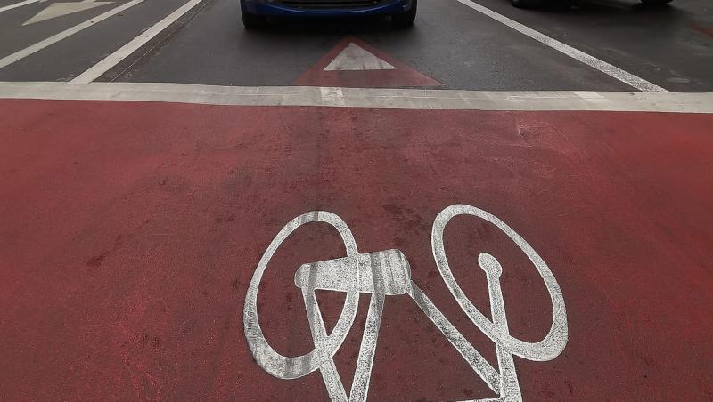 Ai voie să treci pe galben la semafor? Ce spune Codul Rutier și în ce situații poți primi amendă