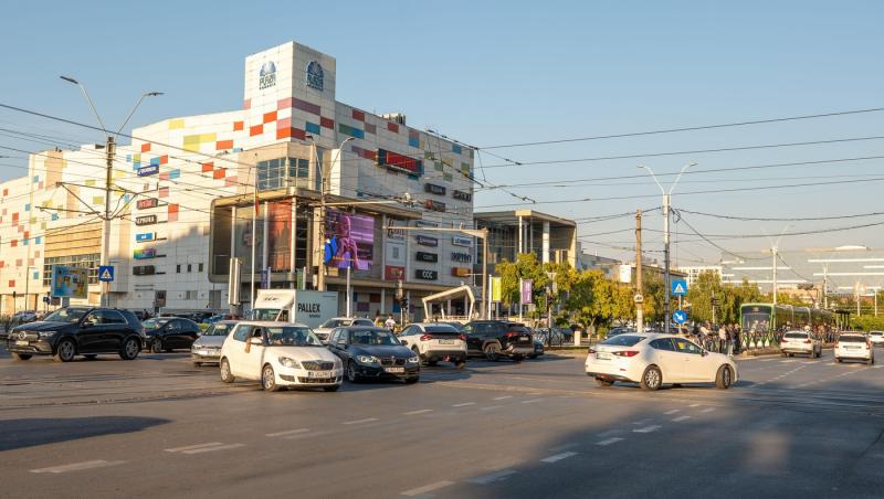 Ai voie să treci pe galben la semafor? Ce spune Codul Rutier și în ce situații poți primi amendă