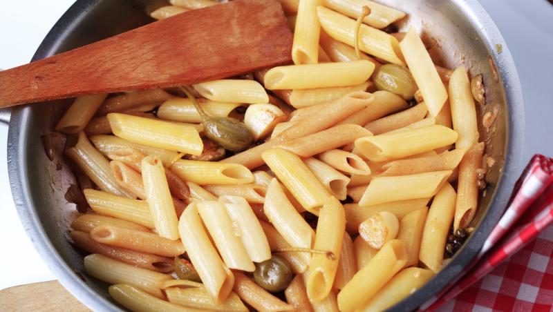 De ce nu este bine să clătești pastele după fierbere. Greșeala care poate strica un preparat simplu