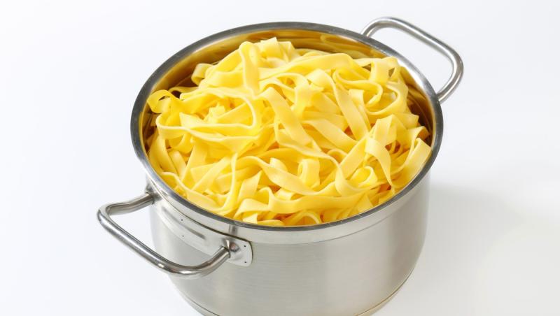 De ce nu este bine să clătești pastele după fierbere. Greșeala care poate strica un preparat simplu