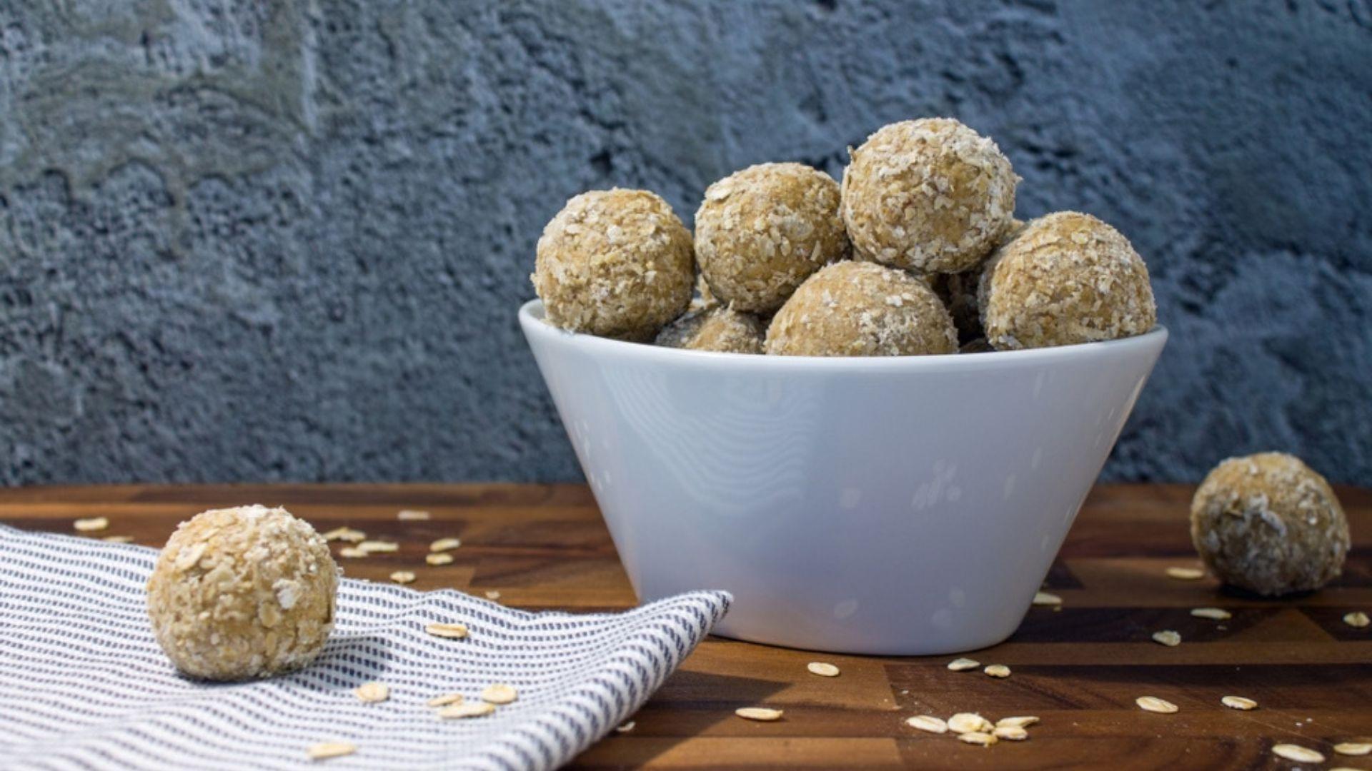 Biluțe delicioase cu mere și fulgi de ovăz din doar patru ingrediente. Nu ai nevoie de făină, ouă sau zahăr