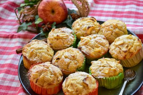 Muffins cu mere și scorțișoară. Rețeta unui desert simplu, ideal pentru micul dejun